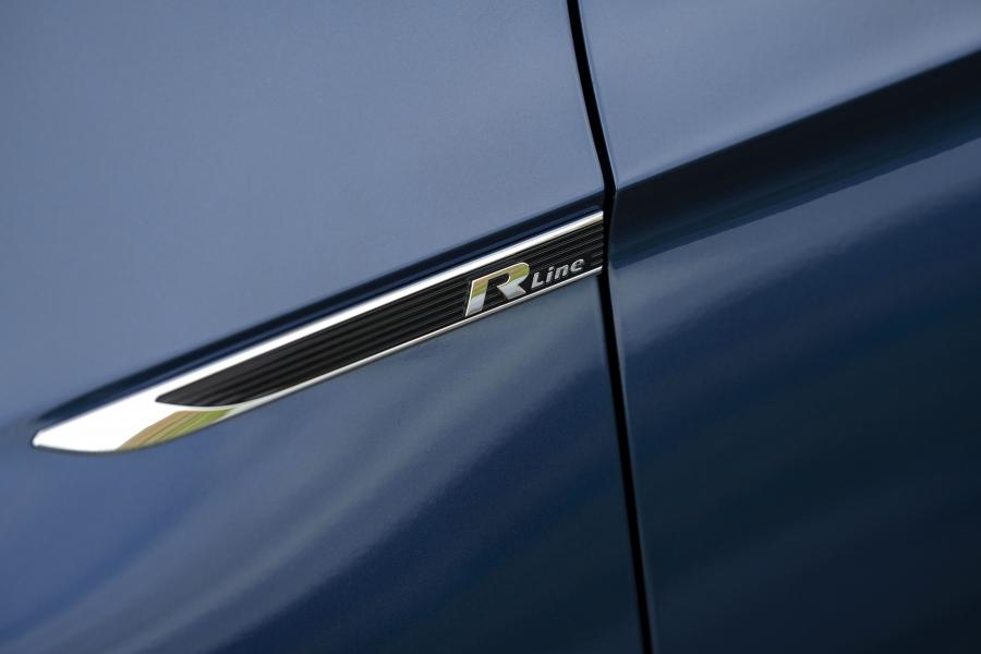 Детали экстерьера Volkswagen Passat R-Line Estate (B8) 2019 года  (UK) (фото 12 из 25)